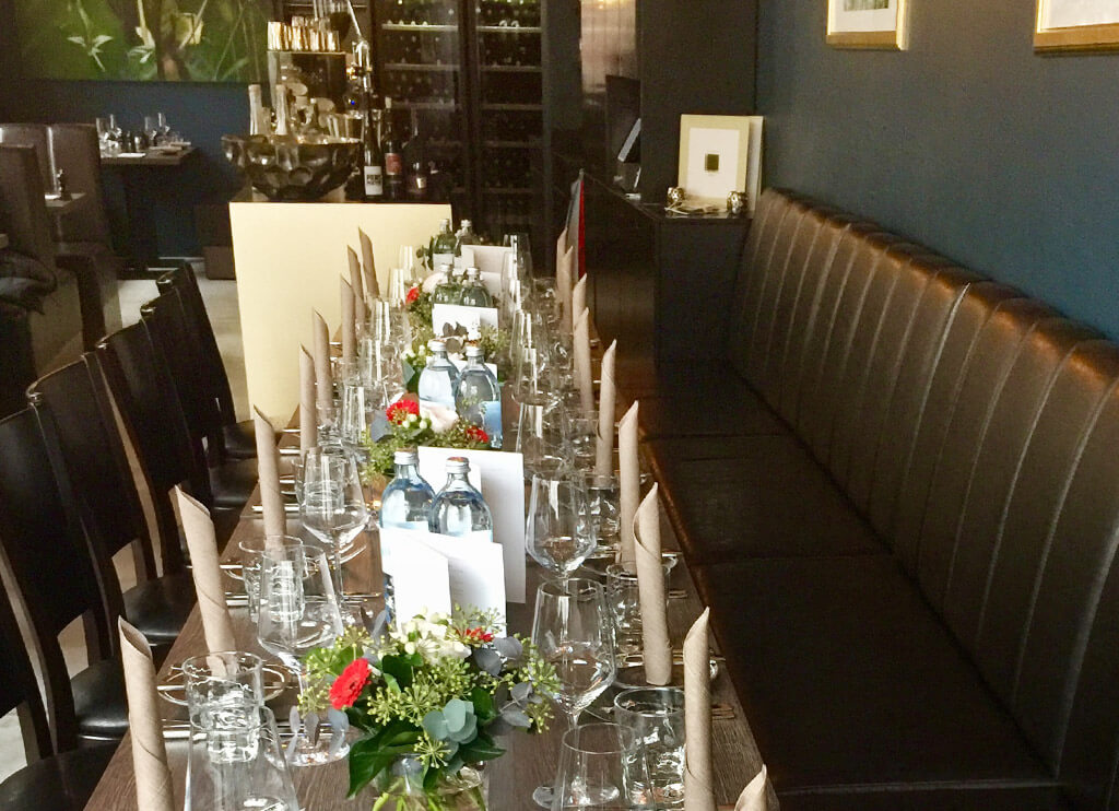 Trüffel Pasta im Byliny Restaurant in Düsseldorf essen - Gedeckter Tisch