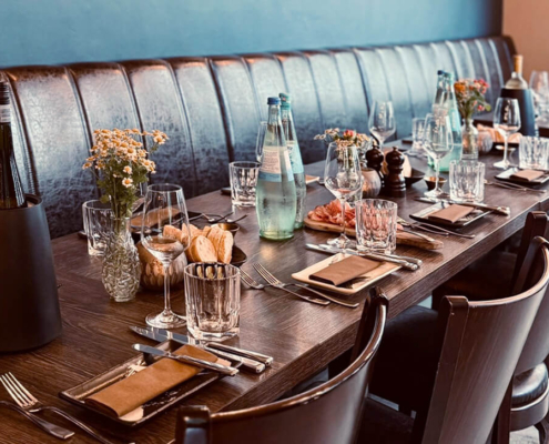 Gourmet Küche im Restaurant Byliny für Tauffeiern in Düsseldorf, Ansicht der Sitzecke